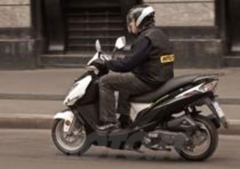 Scooter Aspes Ibridi in prova a Milano
