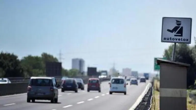 UK: polemiche per l'app che trasforma lo smartphone in un autovelox