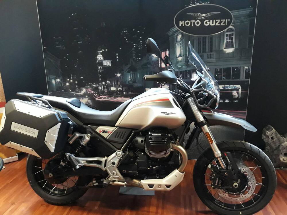 Moto Guzzi V85 TT Travel (2021 - 23)