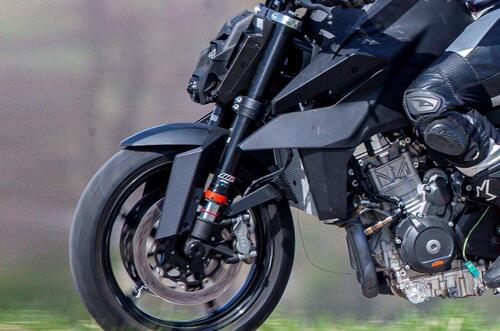 KTM 990 Duke (2023?). Lo sviluppo procede spedito [Foto spia] (3)