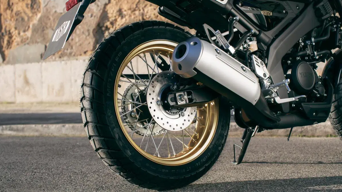 Yamaha XSR125 Legacy 2022: così è ancora più classica (15)