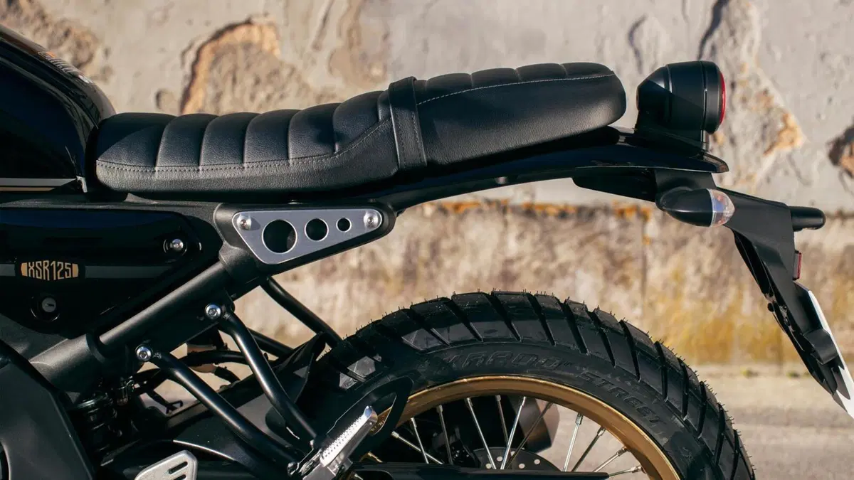 Yamaha XSR125 Legacy 2022: così è ancora più classica (13)