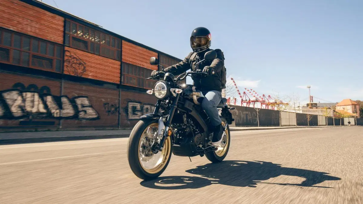Yamaha XSR125 Legacy 2022: così è ancora più classica (23)