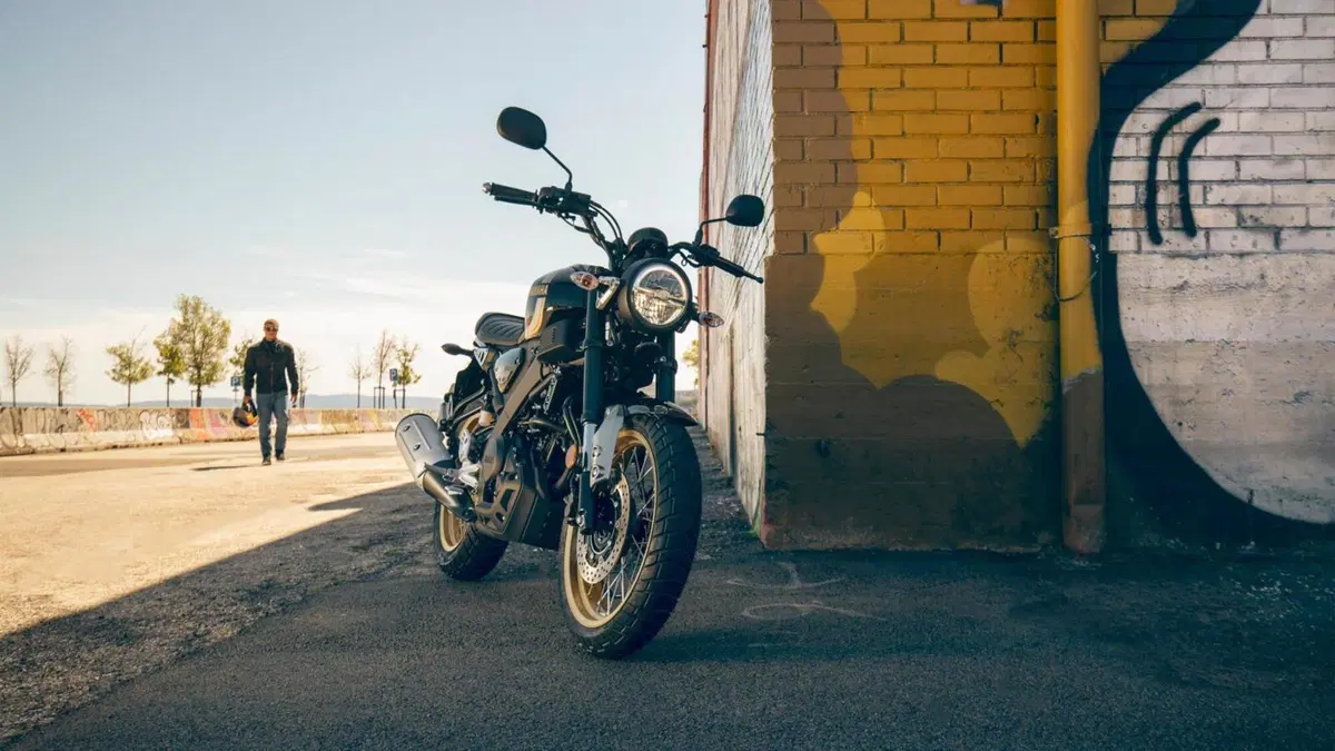 Yamaha XSR125 Legacy 2022: così è ancora più classica (21)