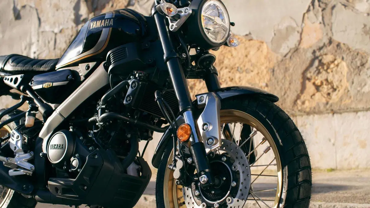 Yamaha XSR125 Legacy 2022: così è ancora più classica (24)