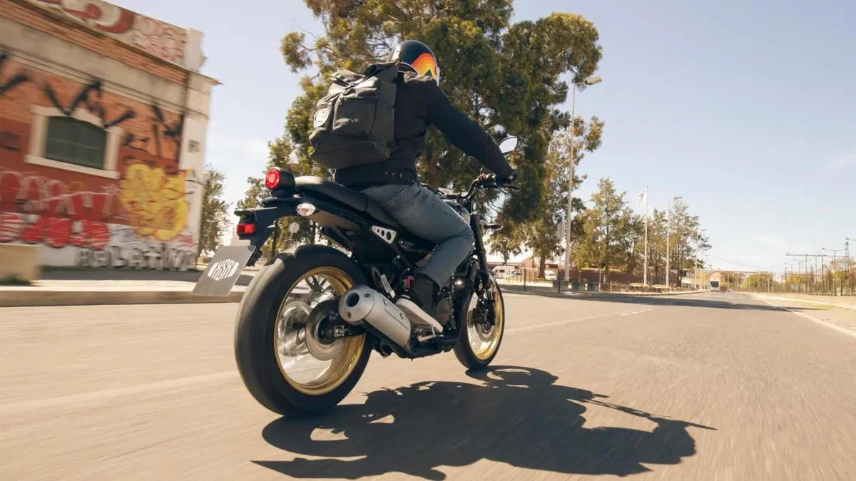 Yamaha XSR125 Legacy 2022: così è ancora più classica (26)