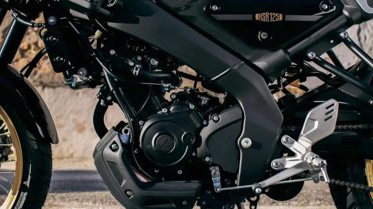Yamaha XSR125 Legacy 2022: così è ancora più classica (25)