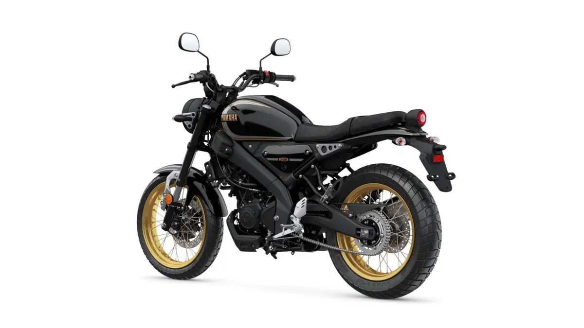 Yamaha XSR125 Legacy 2022: così è ancora più classica (34)