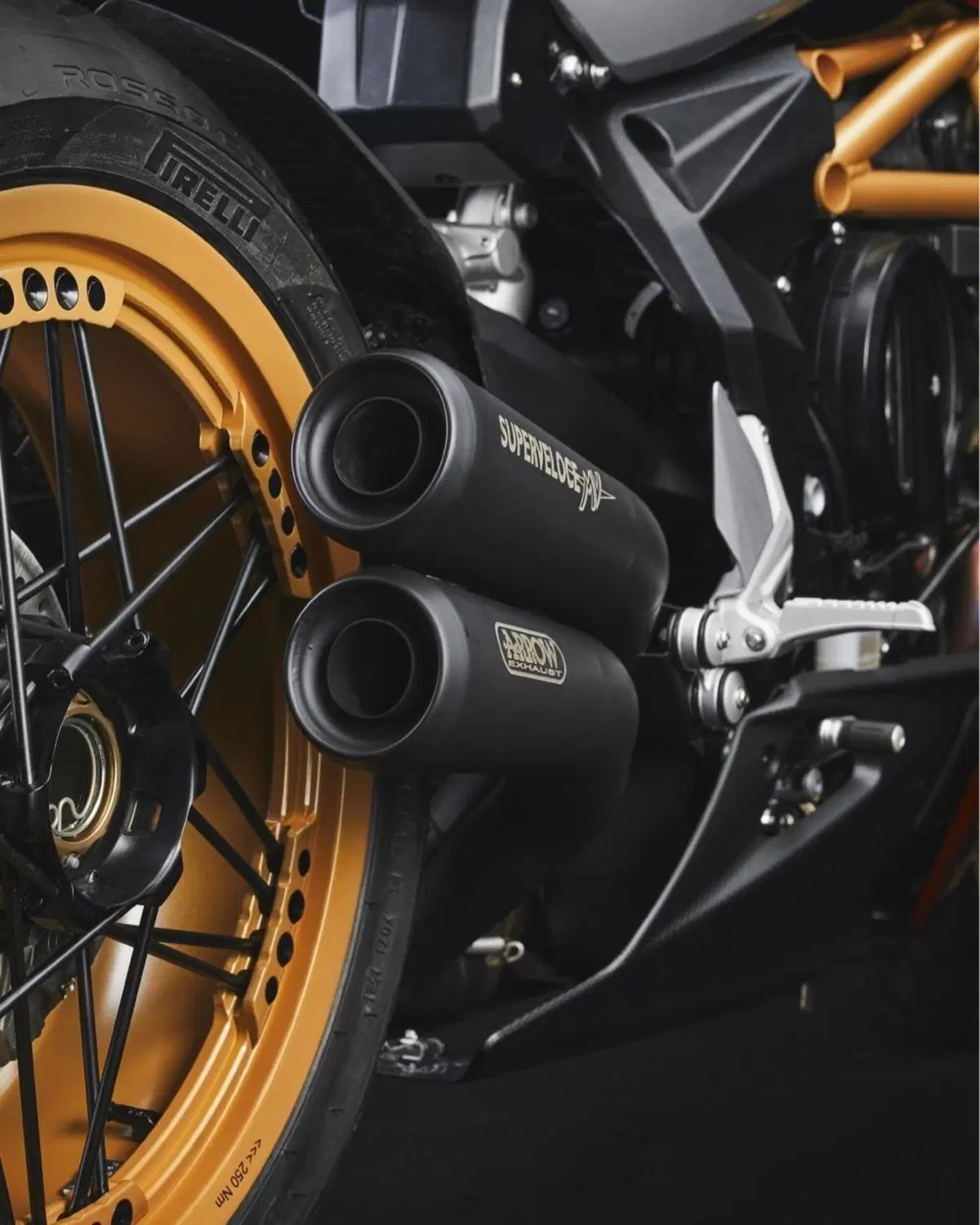 MV Agusta Superveloce 800 Testalarga. Un esemplare unico (10)
