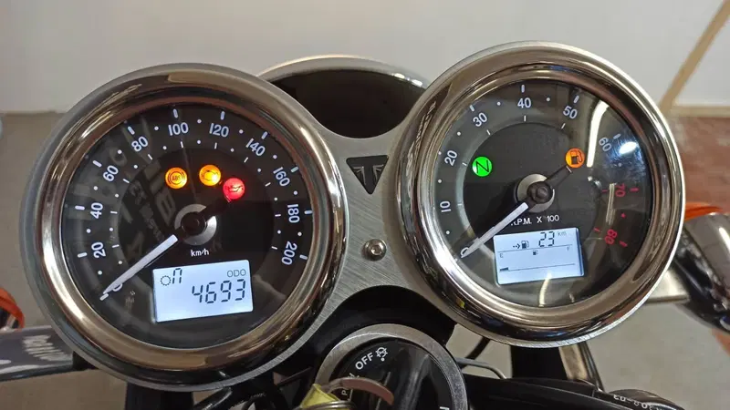 Triumph Bonneville T100 (2017 - 20) (3)