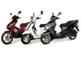 Tutti gli scooter Aspes utilizzano un motore ibrido permanente e la possibilità di ricaricare le batterie elettrich (LiFePO4) durante l’utilizzo del veicolo