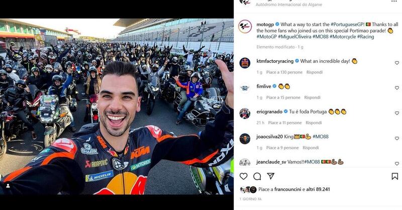 Miguel Oliveira e la sua KTM RC16 in parata con i fan dal centro di Portimao fino al circuito