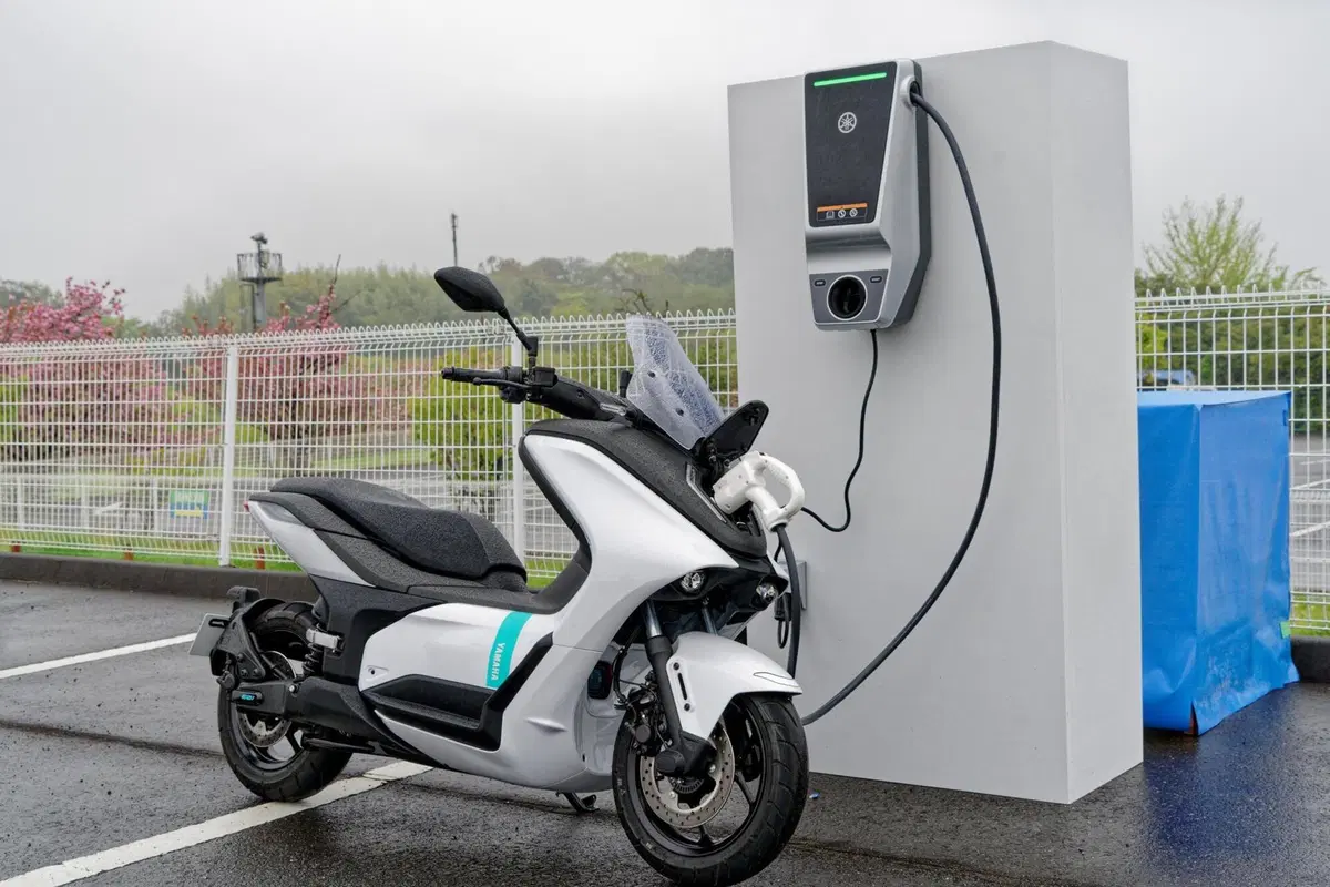 Yamaha E01, parte la fase test clienti dell'elettrico da 100 orari (2)