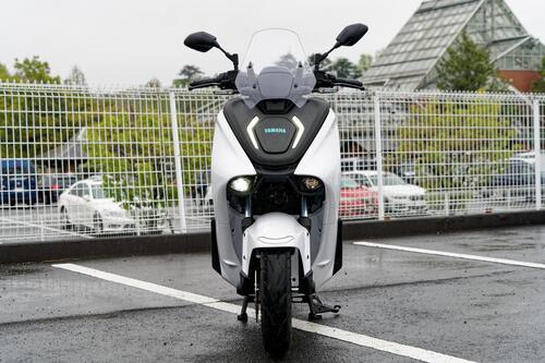 Yamaha E01, parte la fase test clienti dell'elettrico da 100 orari (3)