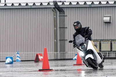 Yamaha E01, parte la fase test clienti dell'elettrico da 100 orari