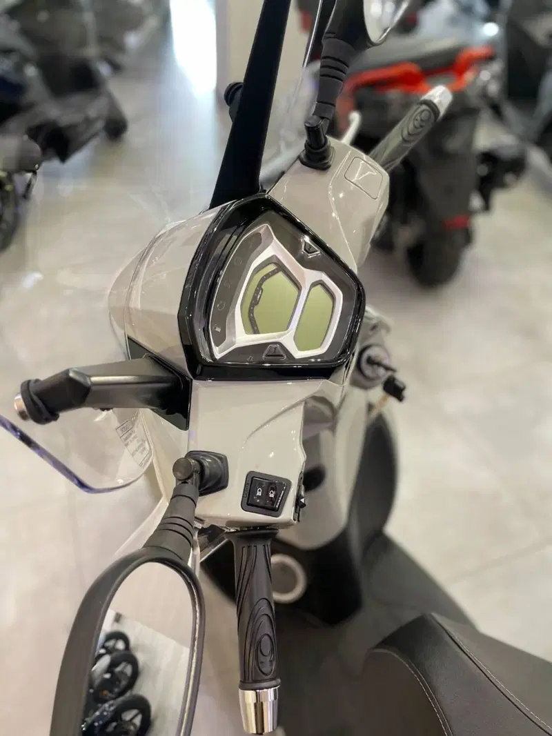 Kymco People 200i S (2021 - 26) (9)