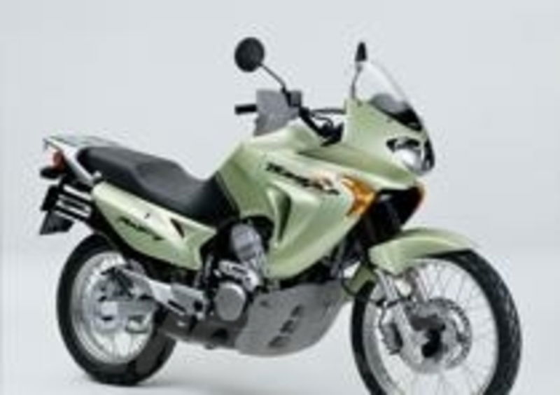 Nel 2000 arriva la XL650V, sostanziosamente rivista e ristilizzata e, in pratica, dotata dello stesso motore della prima Africa Twin dell&#039;88, chiaramente aggiornato