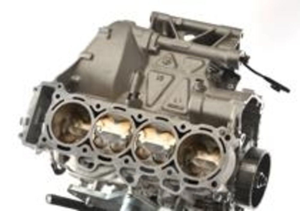 Con un peso di 59,8 chilogrammi il motore della S 1000 RR si posiziona come il motore quattro cilindri da un litro di cilindrata pi&amp;ugrave; leggero del segmento