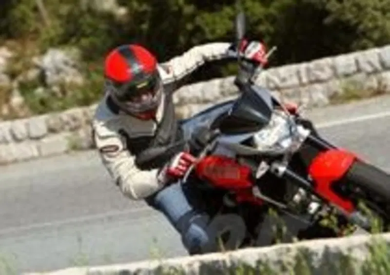 E'&amp;nbsp;stata pesantemente rivista l&amp;rsquo;ergonomia della moto, che oggi strizza maggiormente l&amp;rsquo;occhio alla guida sportiva