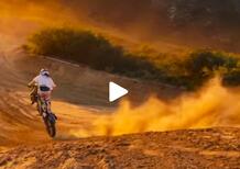 Motocross, backflip con impennata al tramonto, fatto! [VIDEO VIRALE]