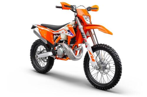 KTM presenta la gamma Enduro 2023. Foto e prezzi (2)