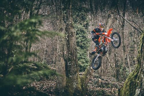 KTM presenta la gamma Enduro 2023. Foto e prezzi (7)