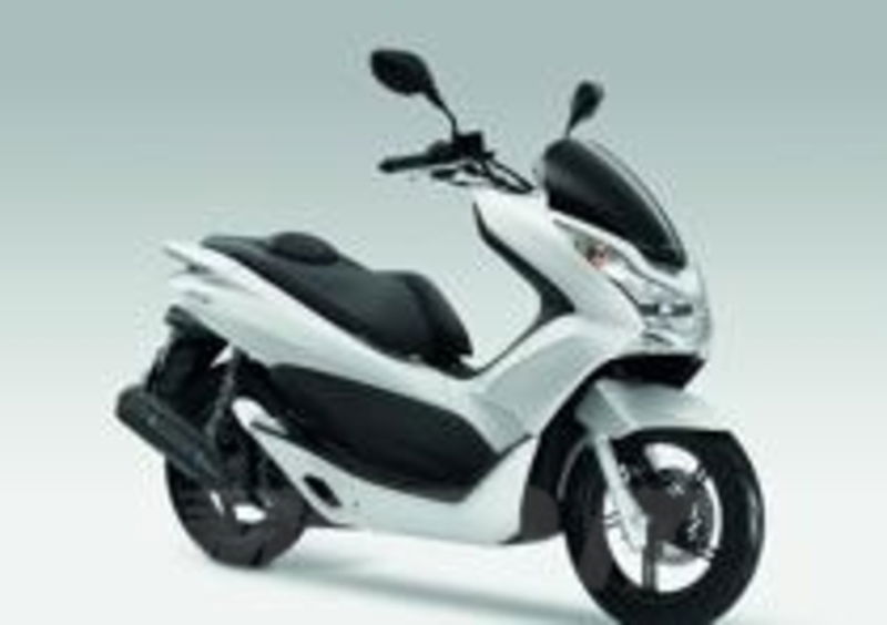 Honda svela in anteprima lo scooter PCX125