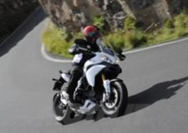 Enduro stradale s&amp;igrave;, ma con prestazioni, all'occorrenza, da vera supersportiva
