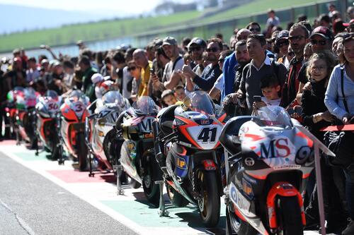 Aprilia All Stars, l'evento a Misano con i campioni. In palio una Tuono 660