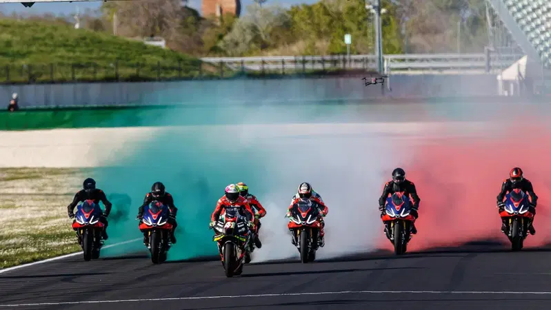 Aprilia All Stars, l'evento a Misano con i campioni. In palio una Tuono 660