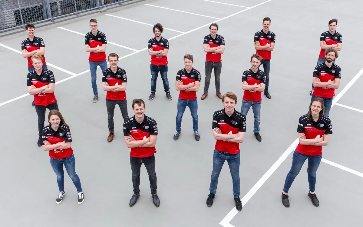 Delta-XE la superbike elettrica, da 300 km/h, degli studenti olandesi (4)