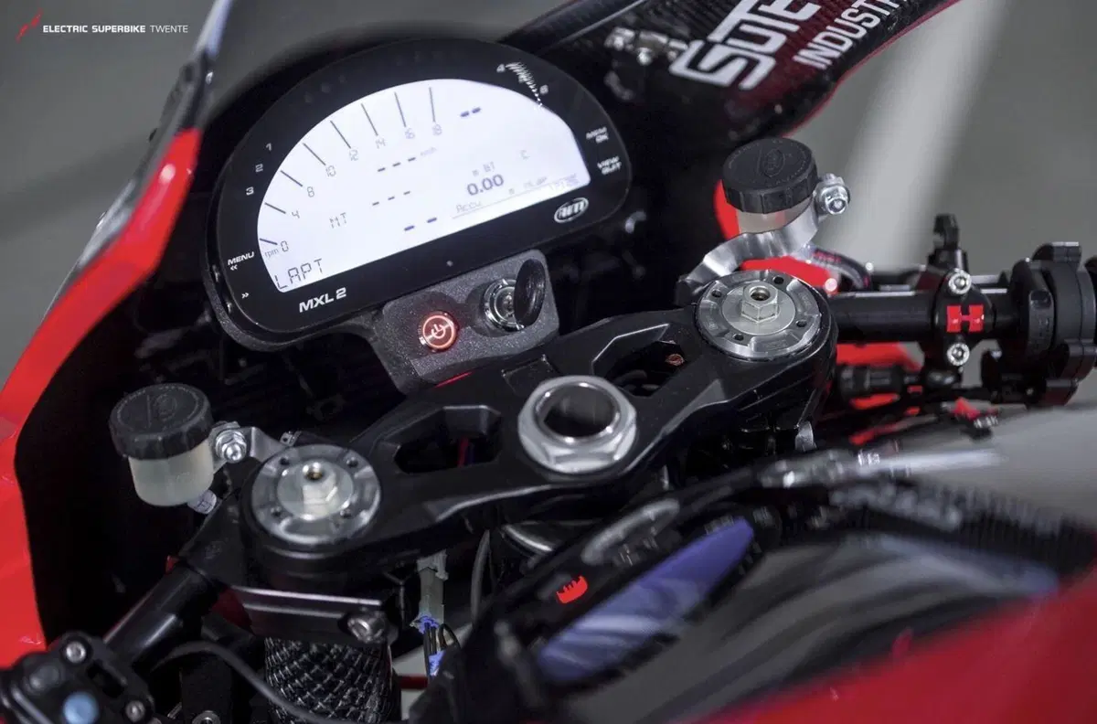 Delta-XE la superbike elettrica, da 300 km/h, degli studenti olandesi (8)