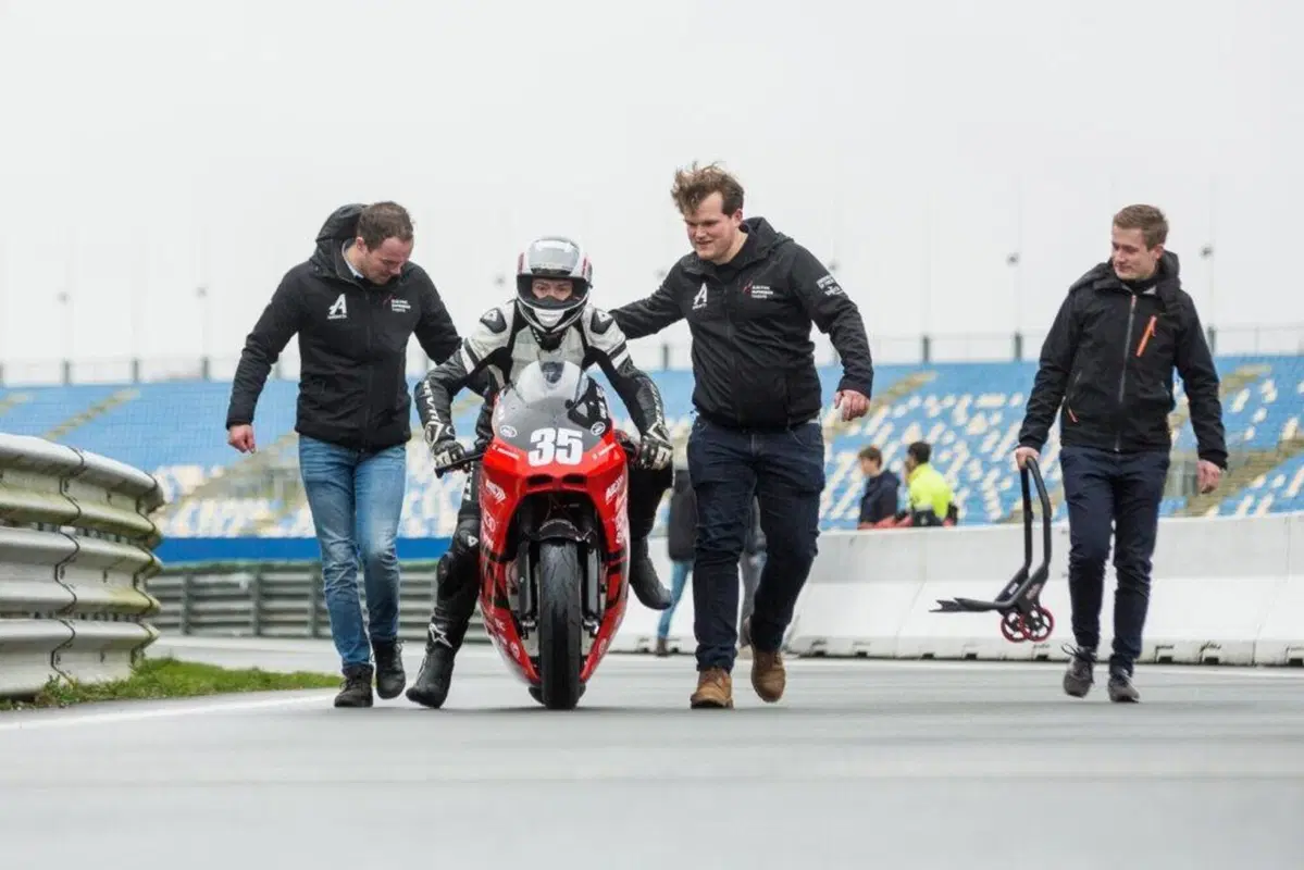 Delta-XE la superbike elettrica, da 300 km/h, degli studenti olandesi (16)
