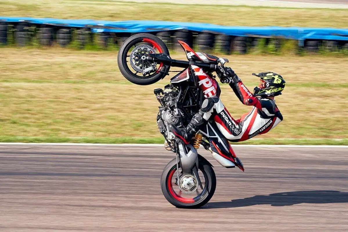 Ducati Hypermotard 950 RVE. Solo 100 esemplari per gli USA (18)