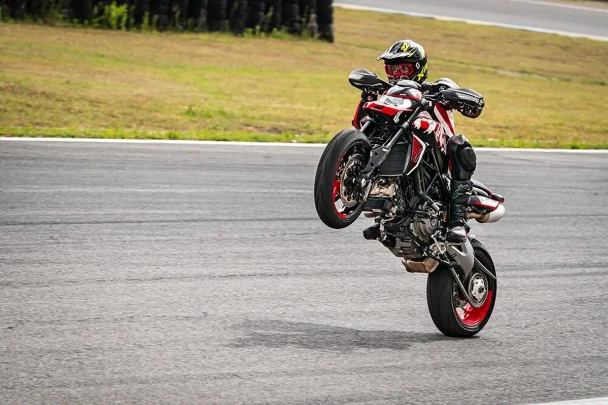 Ducati Hypermotard 950 RVE. Solo 100 esemplari per gli USA (19)