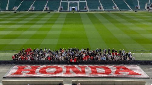 Logo Honda da Guinness dei record nel tempio del rugby. Un sostegno allo sport (4)