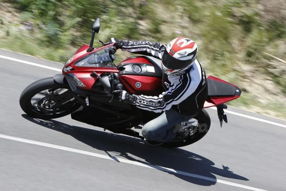 Yamaha MT-125 e YZF-R 125 (2)