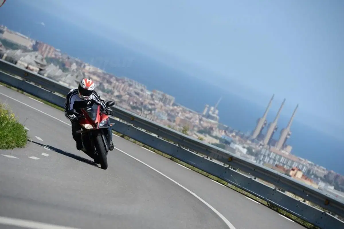 Yamaha MT-125 e YZF-R 125 (9)