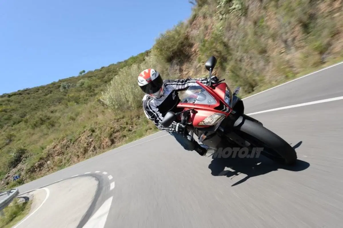 Yamaha MT-125 e YZF-R 125 (11)