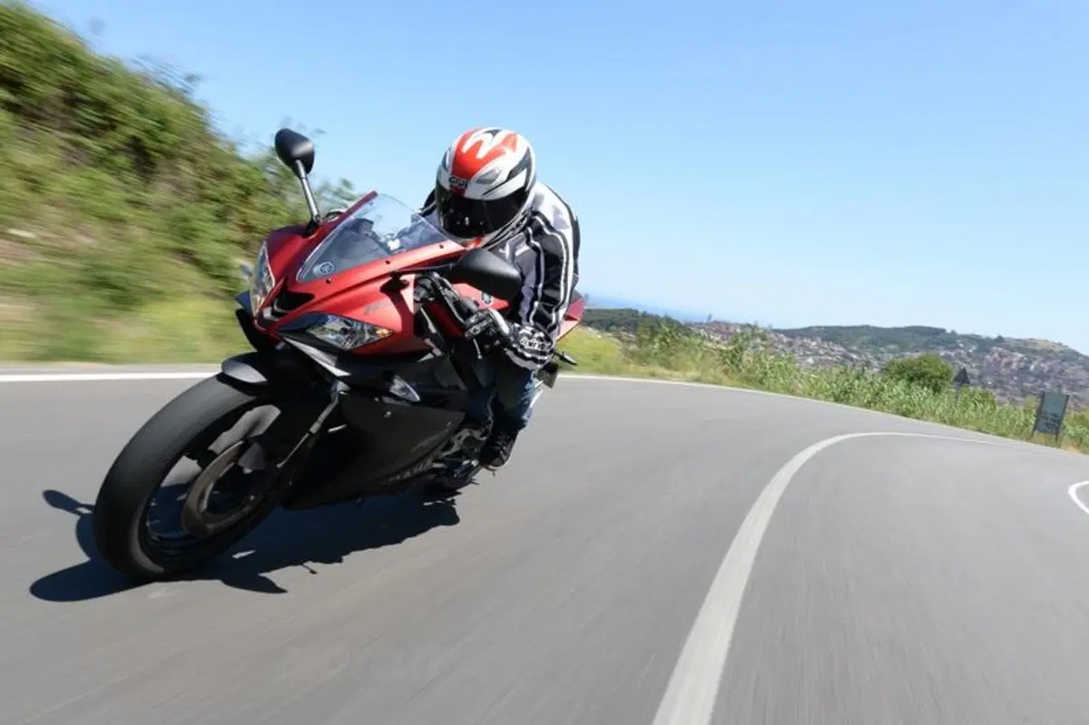 Yamaha MT-125 e YZF-R 125 (12)