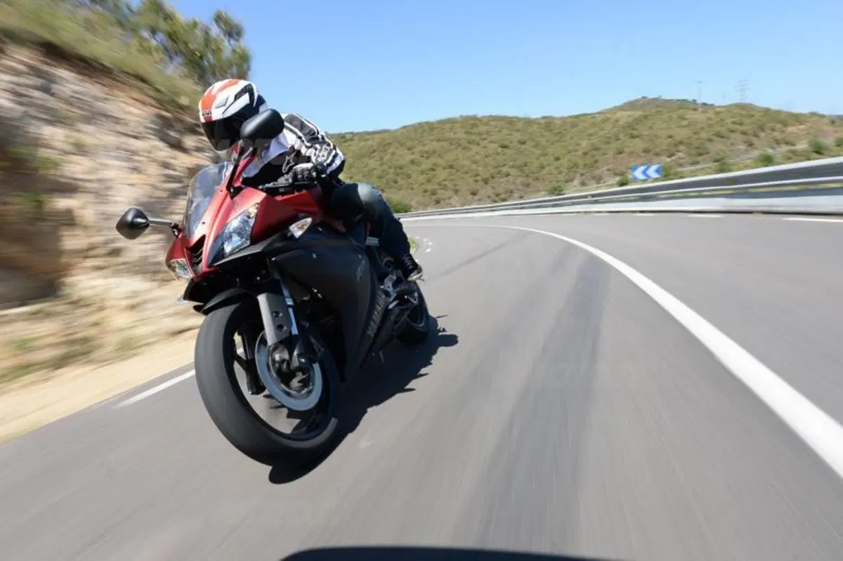 Yamaha MT-125 e YZF-R 125 (13)