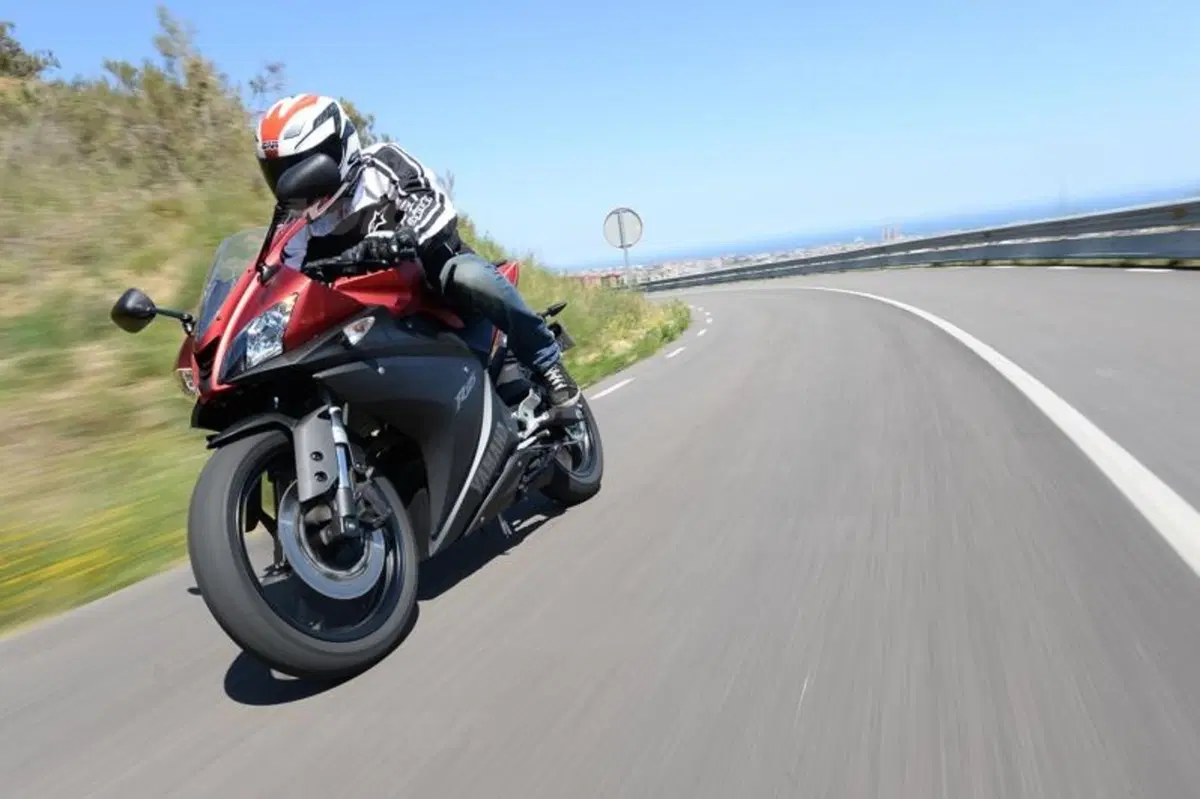 Yamaha MT-125 e YZF-R 125 (14)