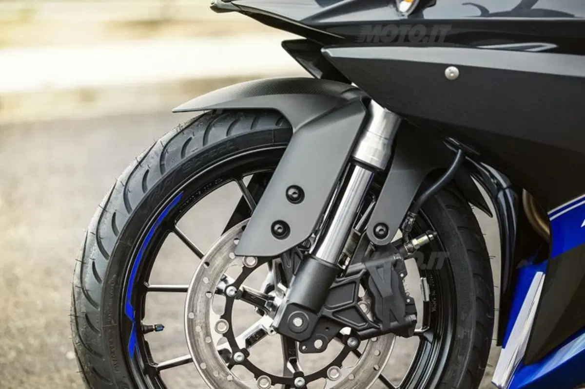 Yamaha MT-125 e YZF-R 125 (22)