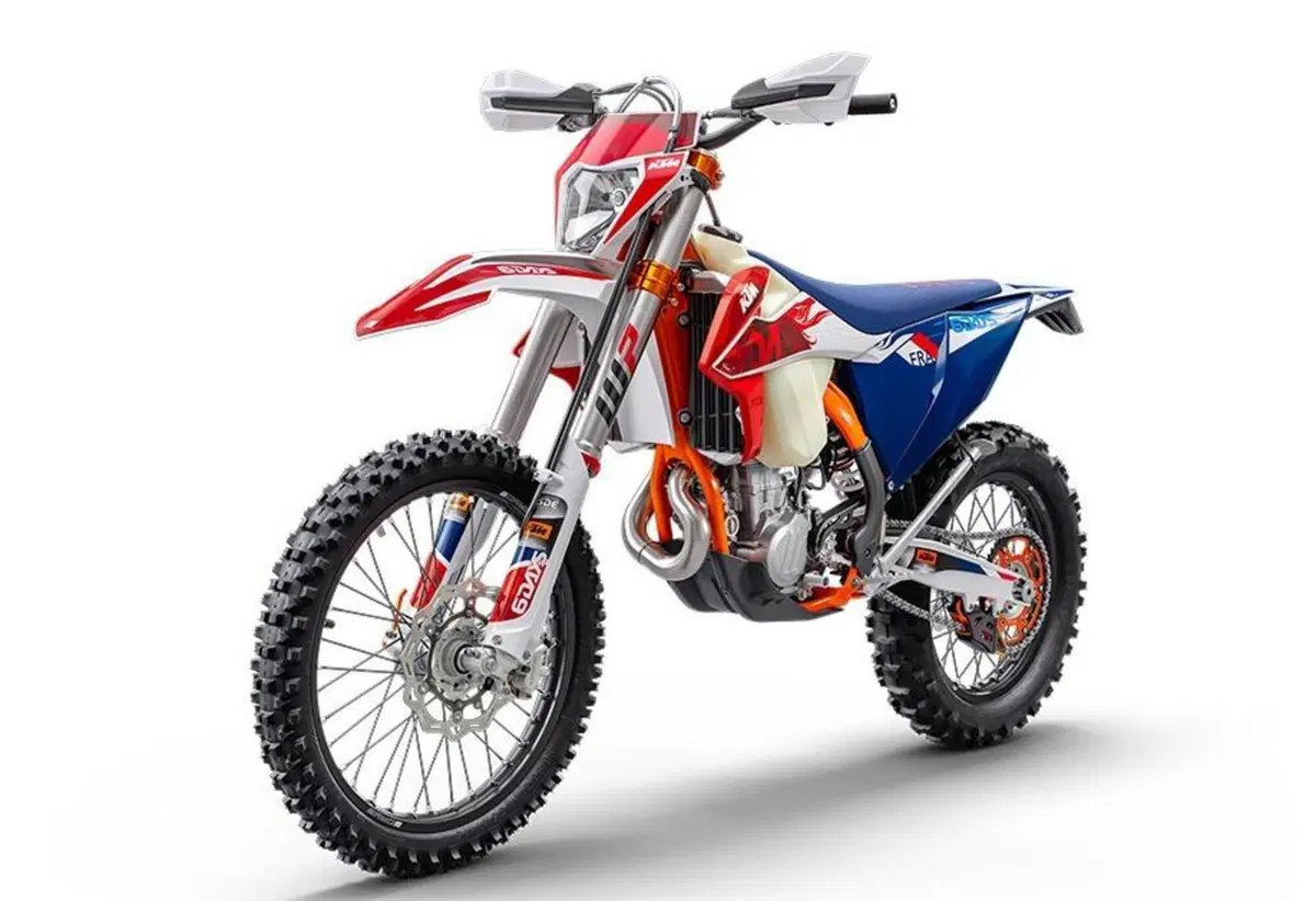 KTM presenta le Enduro Six Days 2023. Foto e prezzi (12)