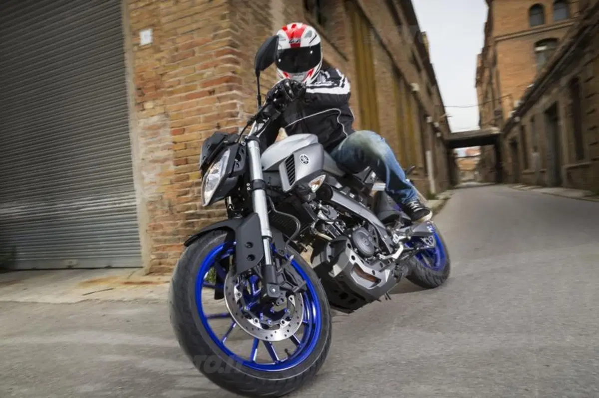 Yamaha MT-125 e YZF-R 125 (47)
