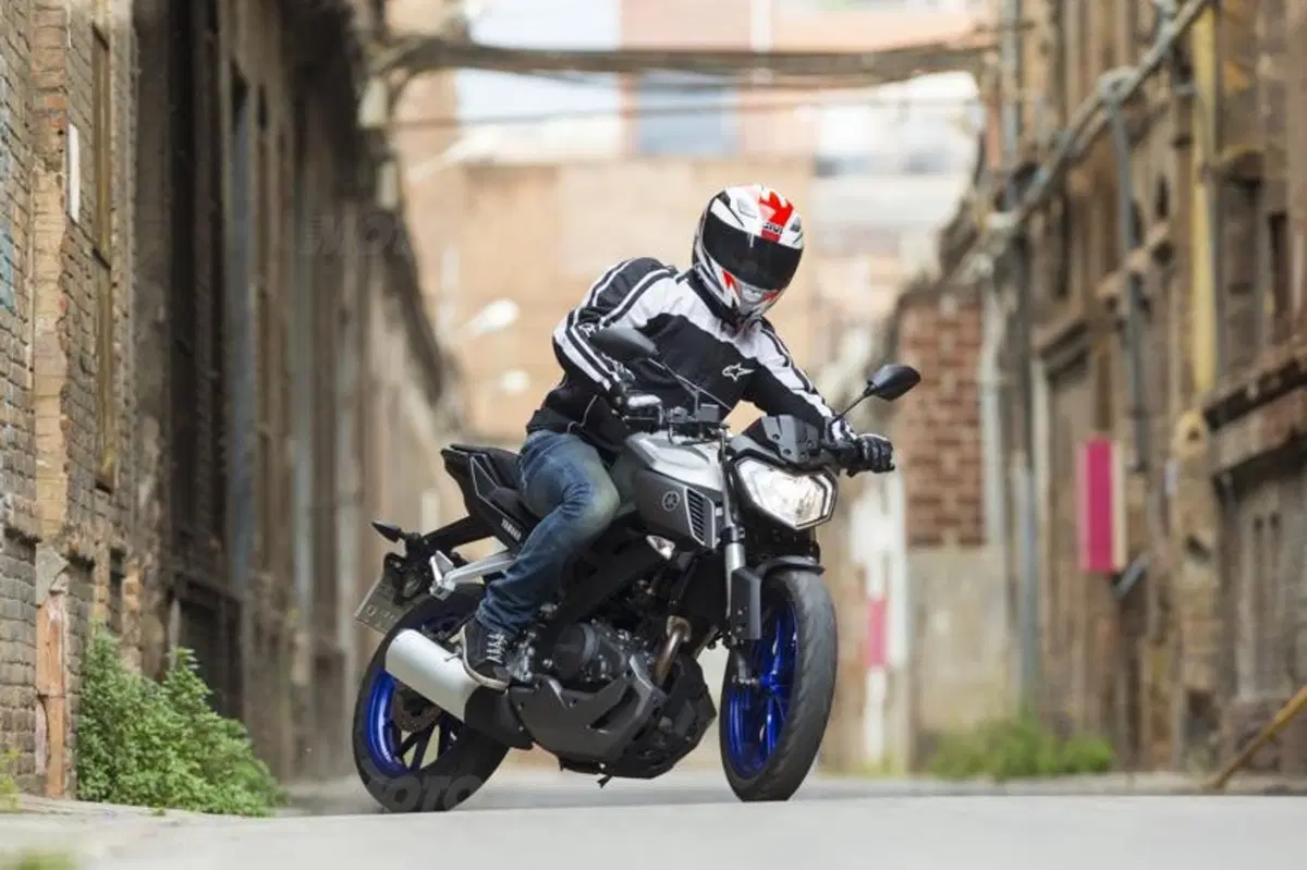 Yamaha MT-125 e YZF-R 125 (50)