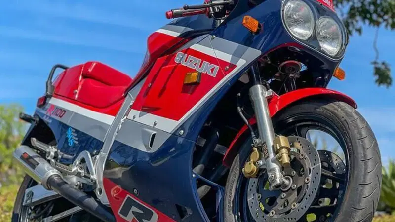 Una Suzuki GSX-R1100 del 1986 all'asta negli U.S.
