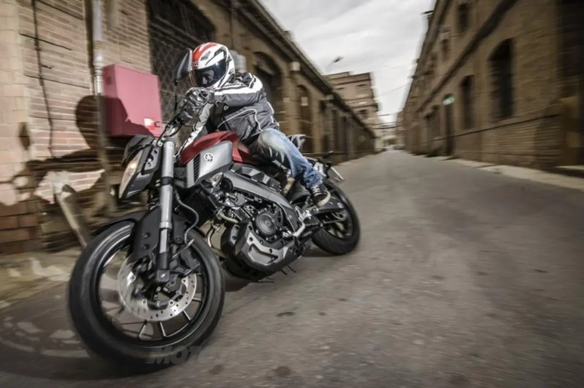 Yamaha MT-125 e YZF-R 125 (59)