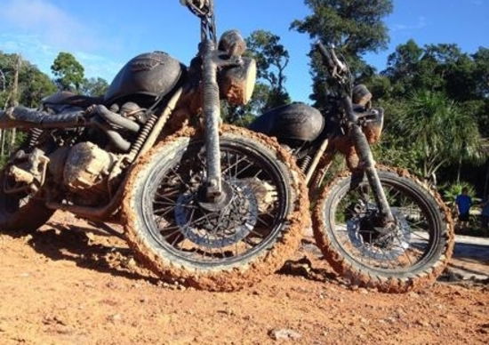 Triumph Bonneville e David Beckham insieme nell'avventura in Amazzonia