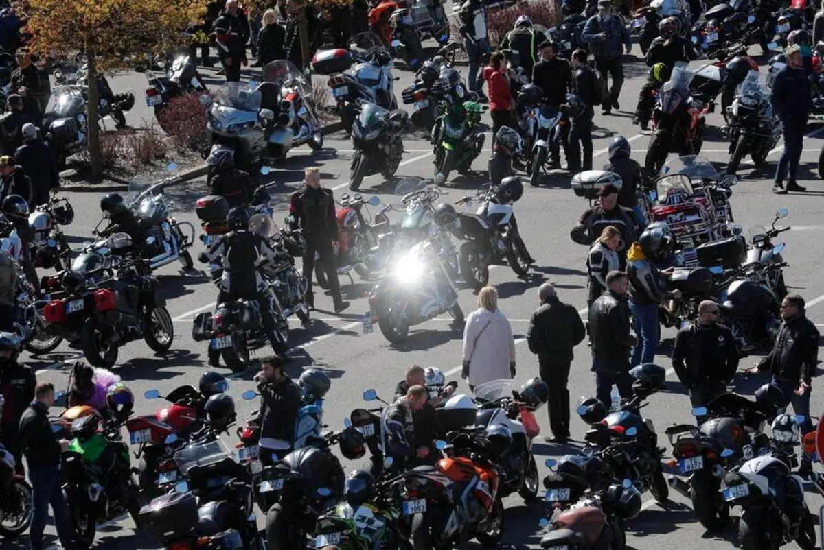 Megaraduno a Riga. In moto per la pace in Ucraina (6)